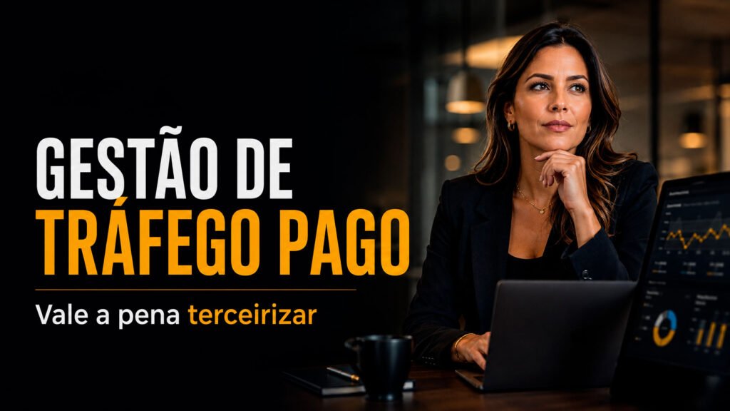 Thumb do blog Visão de Lucro sobre gestão de tráfego pago, com executiva em ambiente corporativo e destaque para a dúvida sobre terceirizar essa operação.